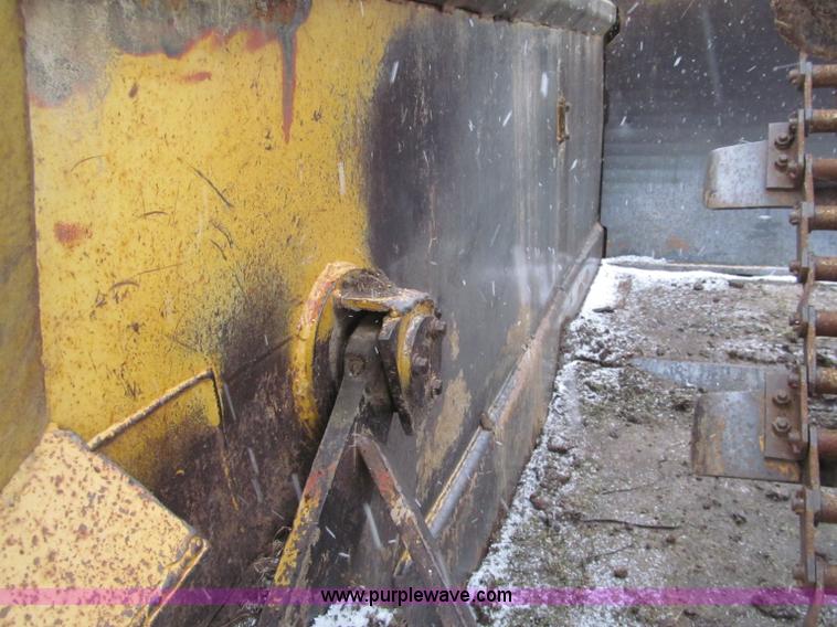 image for item F5967 1974 Caterpillar 613B elevating scraper