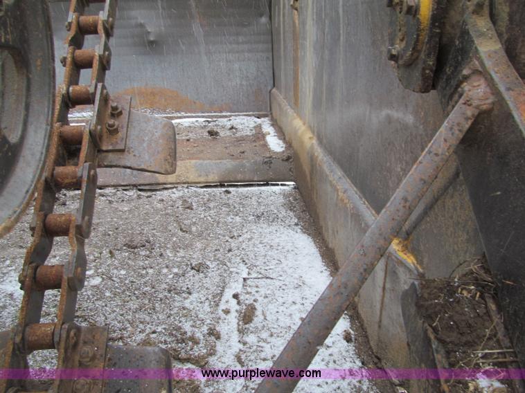 image for item F5967 1974 Caterpillar 613B elevating scraper