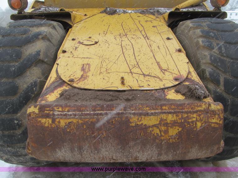 image for item F5967 1974 Caterpillar 613B elevating scraper