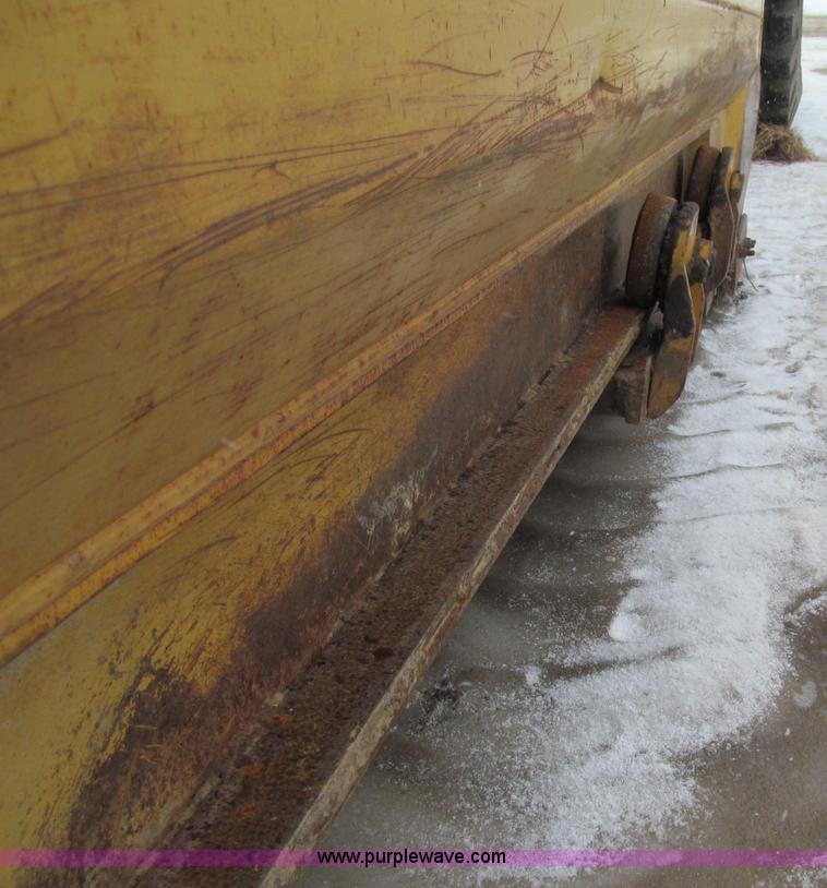 image for item F5967 1974 Caterpillar 613B elevating scraper