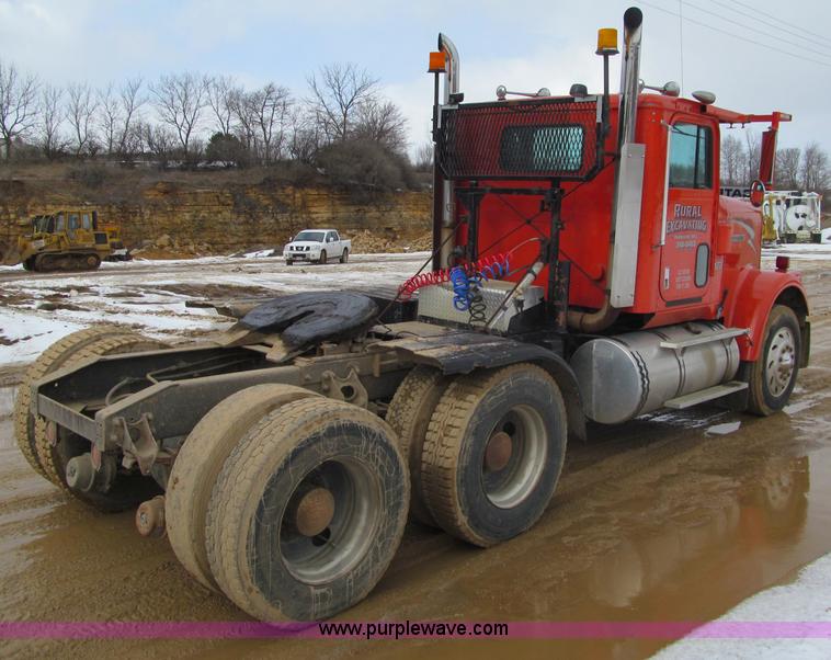 image for item F5971 1985 International F-9370 semi truck