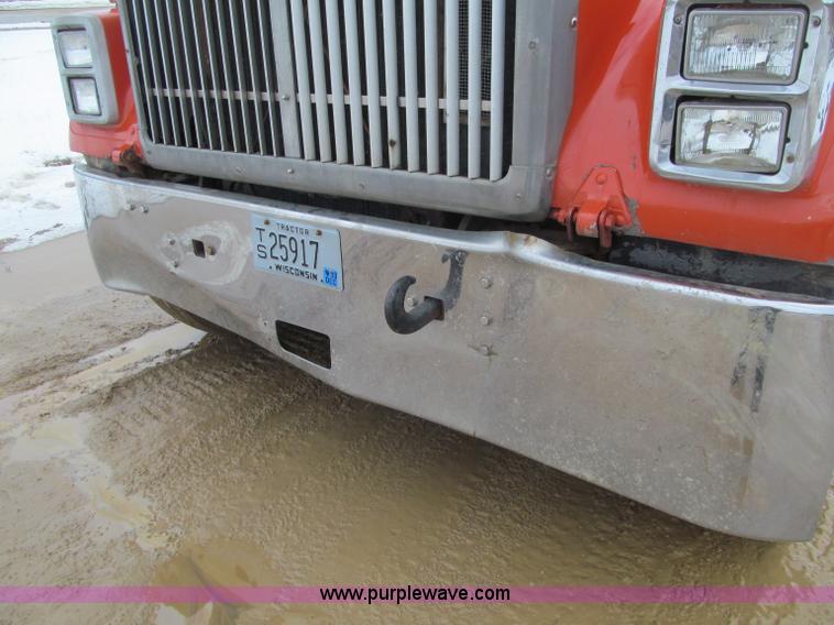 image for item F5971 1985 International F-9370 semi truck