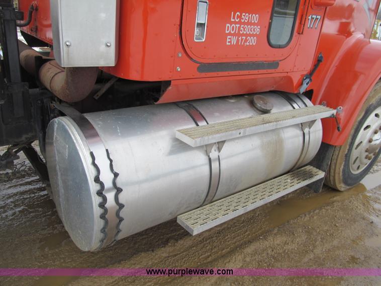 image for item F5971 1985 International F-9370 semi truck