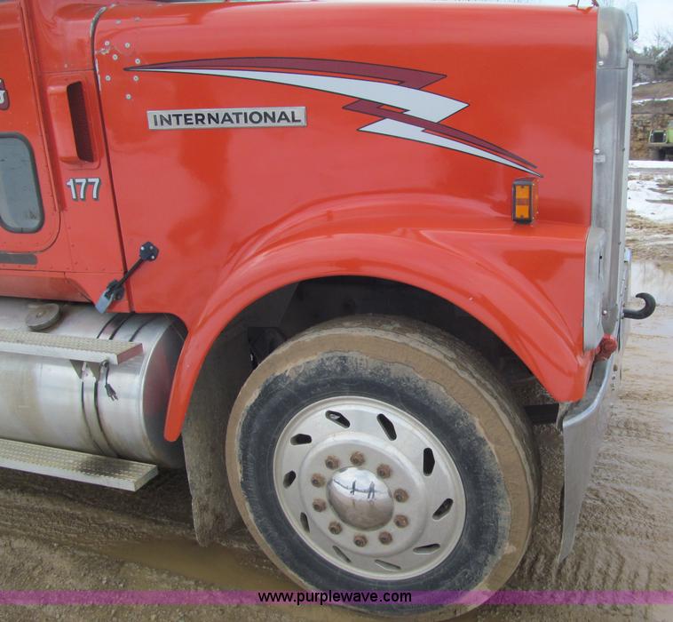 image for item F5971 1985 International F-9370 semi truck