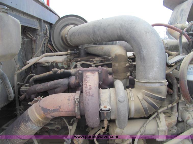 image for item F5971 1985 International F-9370 semi truck