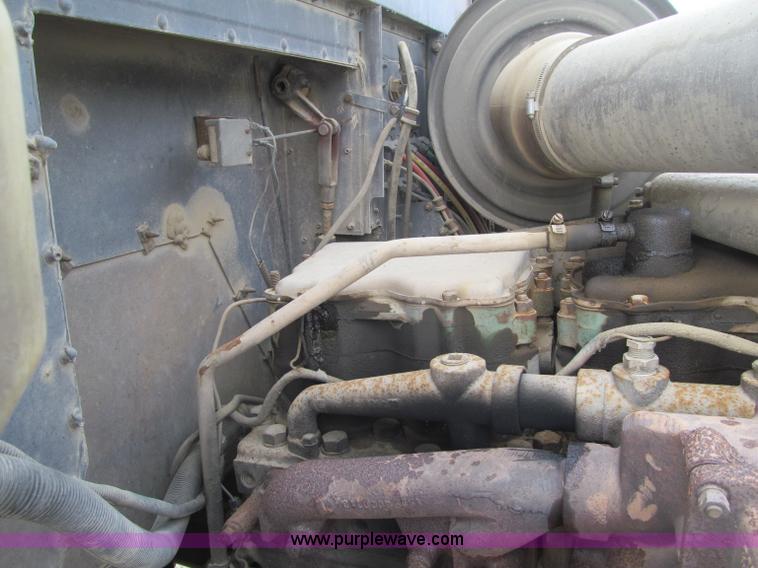 image for item F5971 1985 International F-9370 semi truck