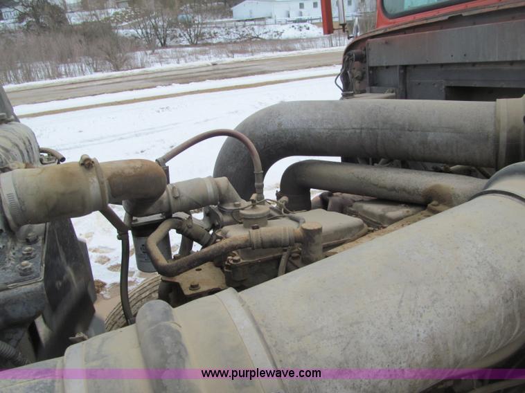 image for item F5971 1985 International F-9370 semi truck