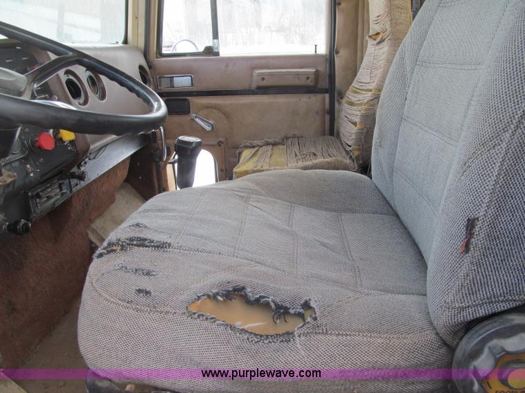 image for item F5971 1985 International F-9370 semi truck