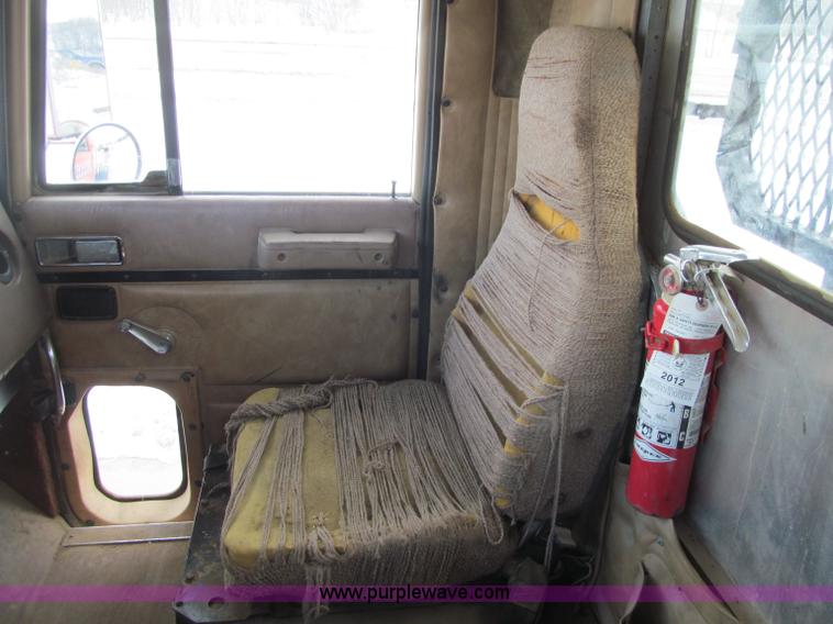 image for item F5971 1985 International F-9370 semi truck