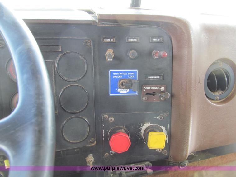 image for item F5971 1985 International F-9370 semi truck