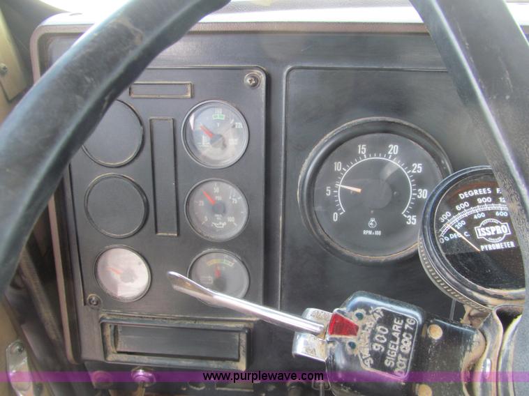 image for item F5971 1985 International F-9370 semi truck