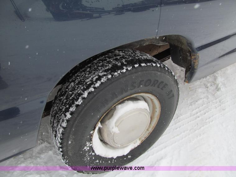 image for item F5973 2001 Ford Econoline E350 Extended van