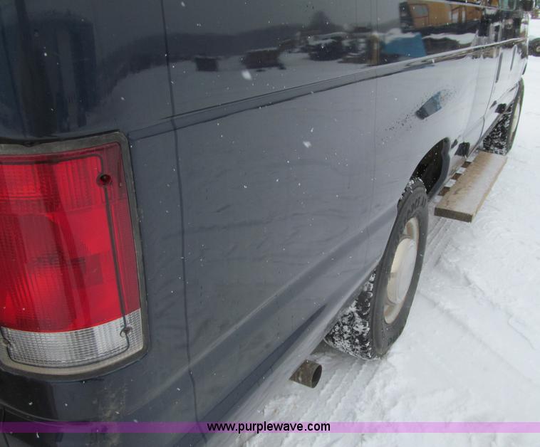 image for item F5973 2001 Ford Econoline E350 Extended van