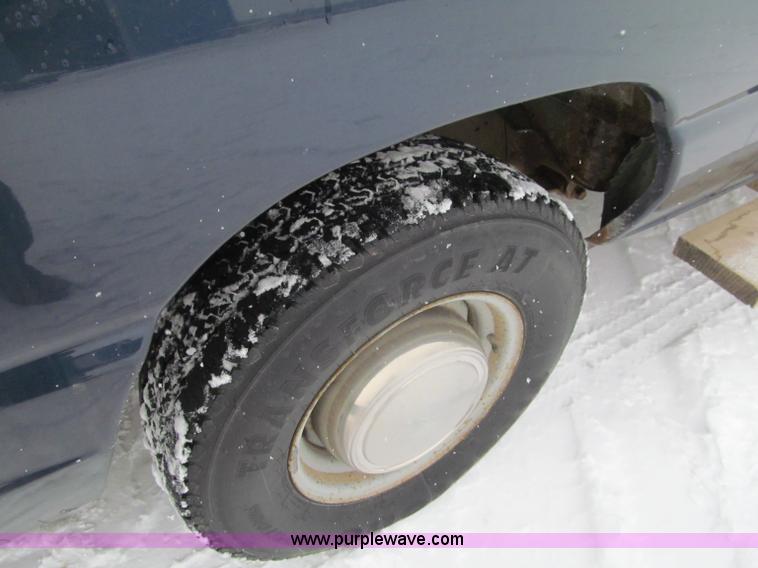 image for item F5973 2001 Ford Econoline E350 Extended van