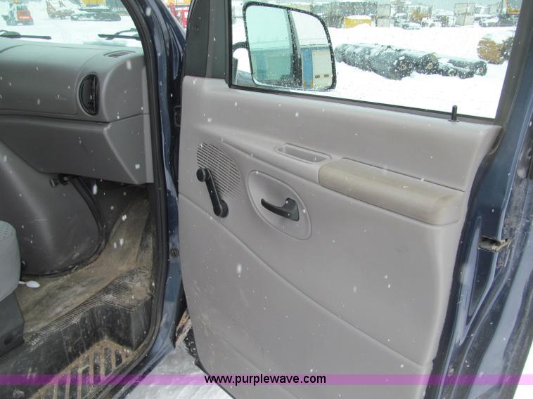 image for item F5973 2001 Ford Econoline E350 Extended van
