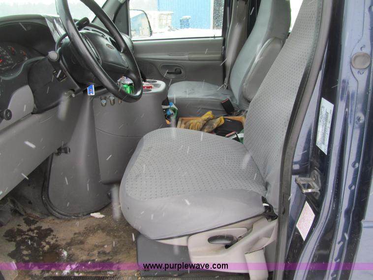 image for item F5973 2001 Ford Econoline E350 Extended van