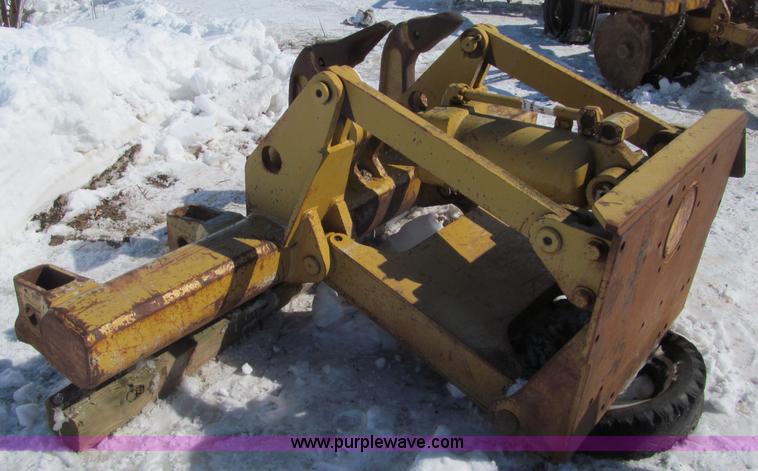 image for item F5997 Caterpillar No. 6 multi shank ripper
