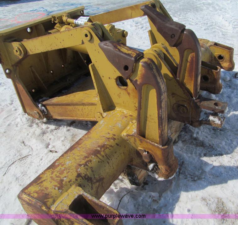 image for item F5997 Caterpillar No. 6 multi shank ripper