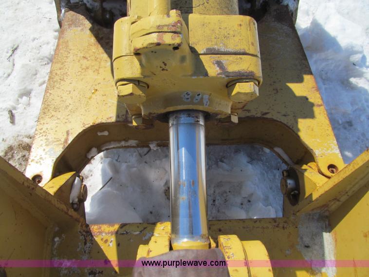 image for item F5997 Caterpillar No. 6 multi shank ripper