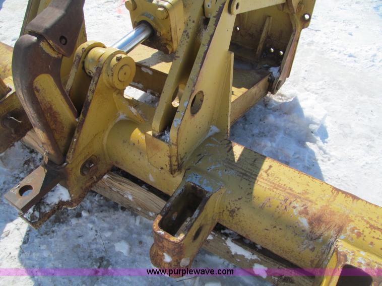 image for item F5997 Caterpillar No. 6 multi shank ripper