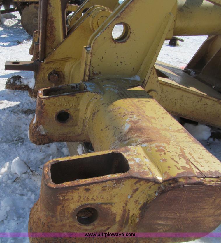 image for item F5997 Caterpillar No. 6 multi shank ripper