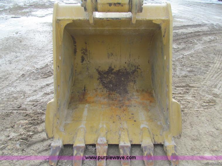 image for item F5999 2006 Caterpillar 320CL excavator