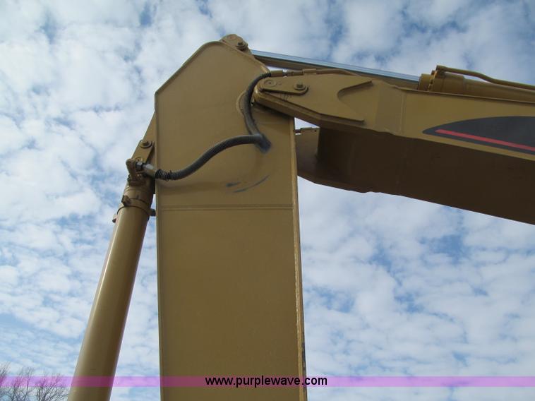 image for item F5999 2006 Caterpillar 320CL excavator