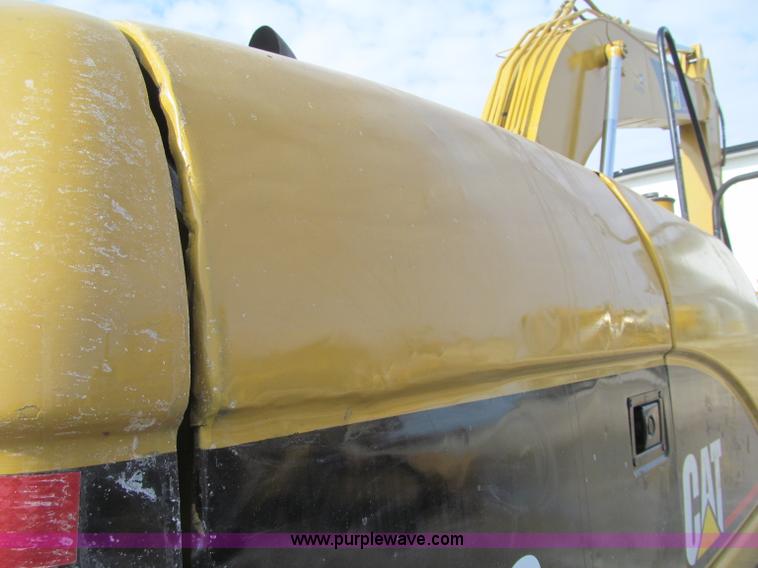 image for item F5999 2006 Caterpillar 320CL excavator