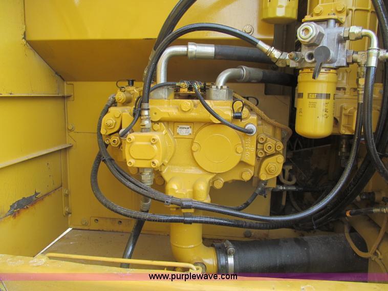 image for item F5999 2006 Caterpillar 320CL excavator