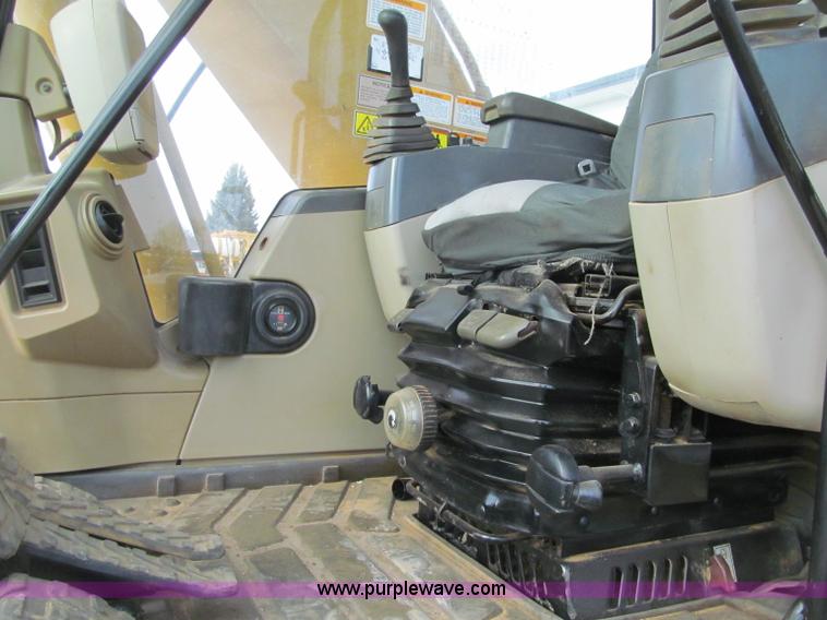image for item F5999 2006 Caterpillar 320CL excavator
