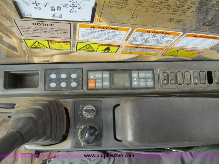 image for item F5999 2006 Caterpillar 320CL excavator