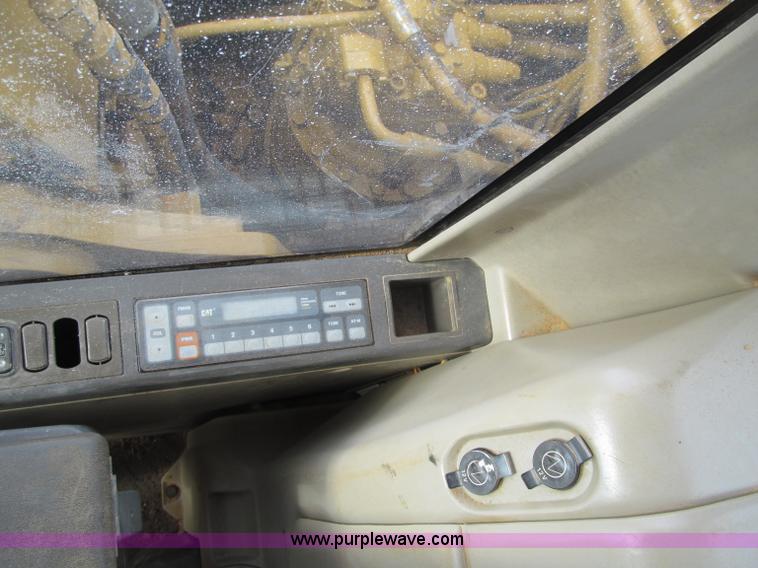 image for item F5999 2006 Caterpillar 320CL excavator