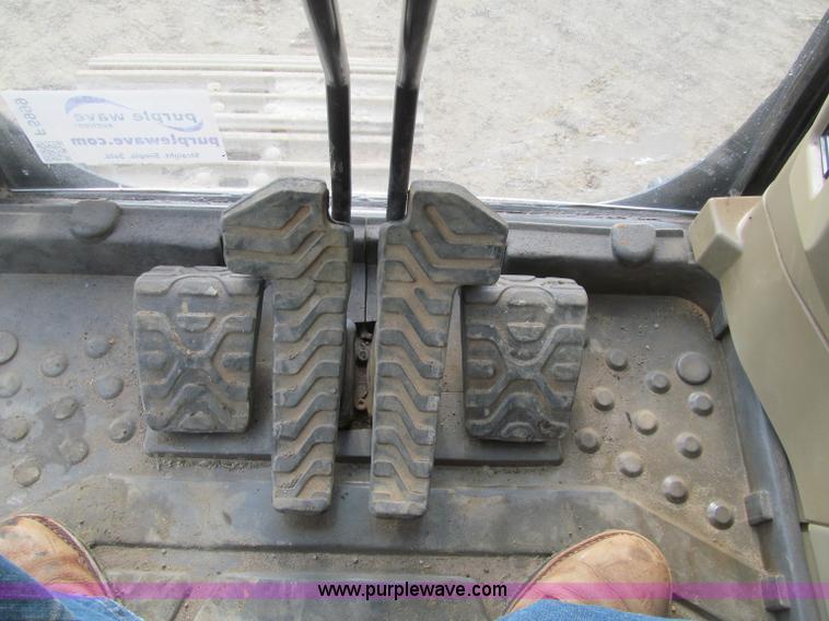 image for item F5999 2006 Caterpillar 320CL excavator