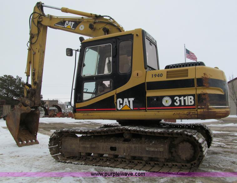 image for item I9817 1998 Caterpillar 311B excavator