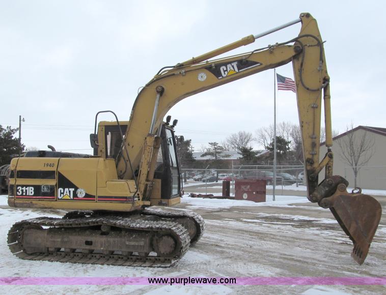 image for item I9817 1998 Caterpillar 311B excavator