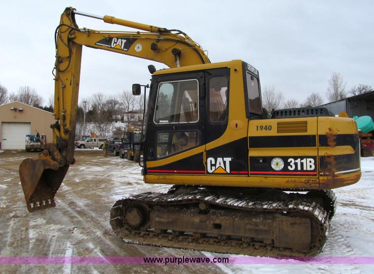 image for item I9817 1998 Caterpillar 311B excavator