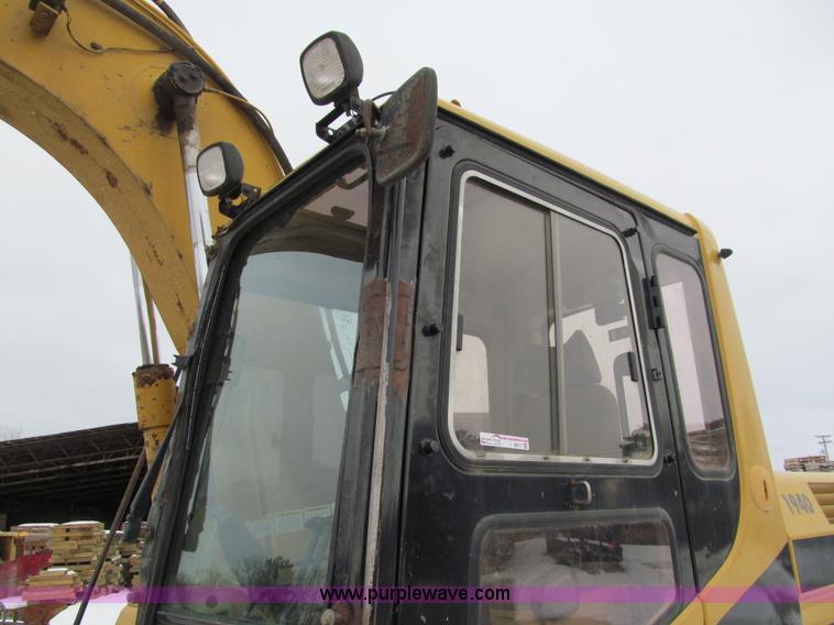 image for item I9817 1998 Caterpillar 311B excavator