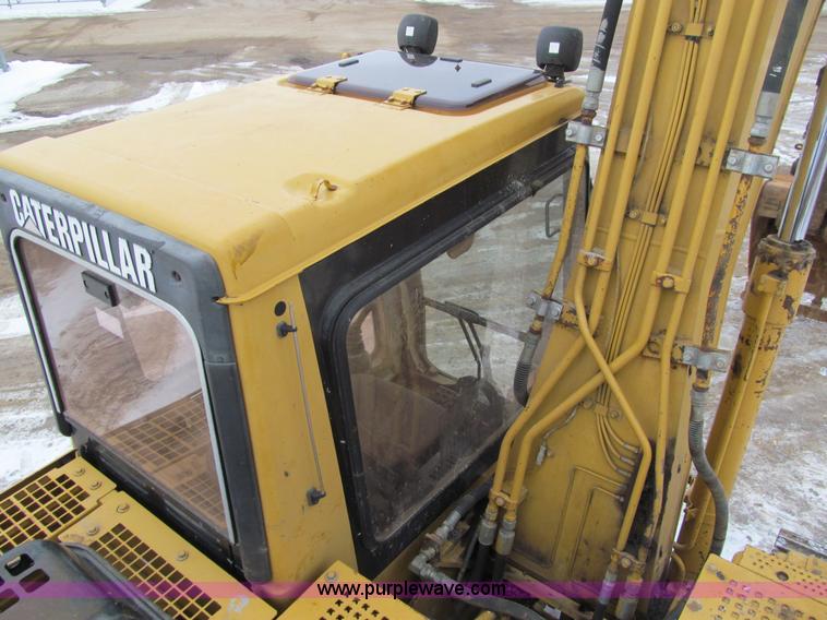 image for item I9817 1998 Caterpillar 311B excavator