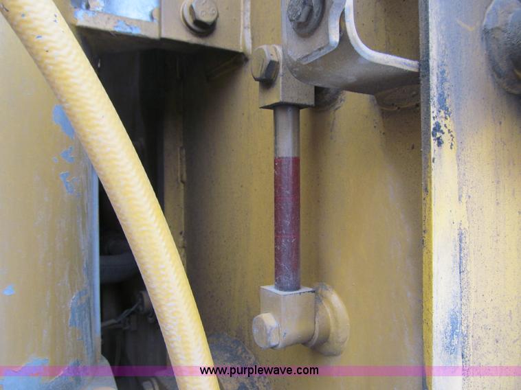 image for item I9817 1998 Caterpillar 311B excavator