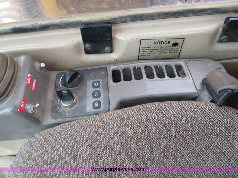 image for item I9817 1998 Caterpillar 311B excavator