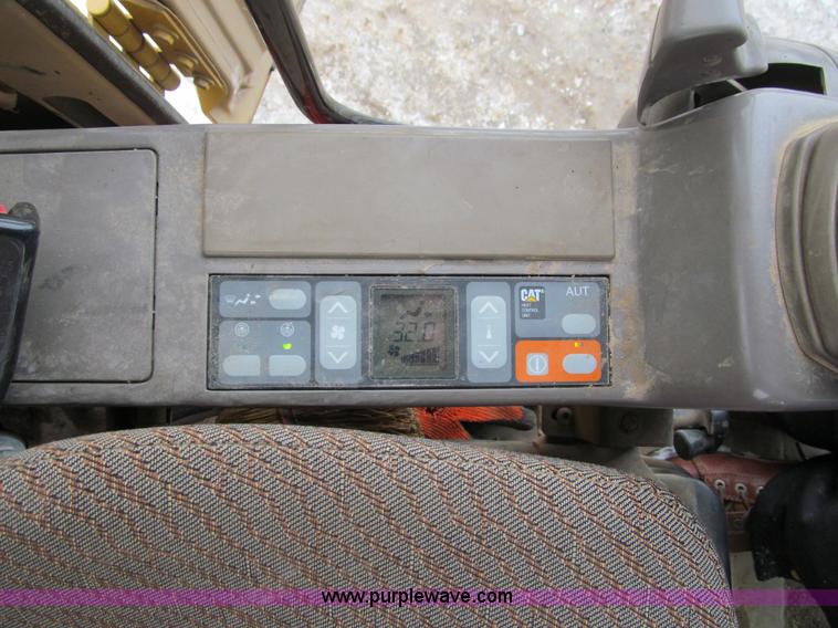 image for item I9817 1998 Caterpillar 311B excavator
