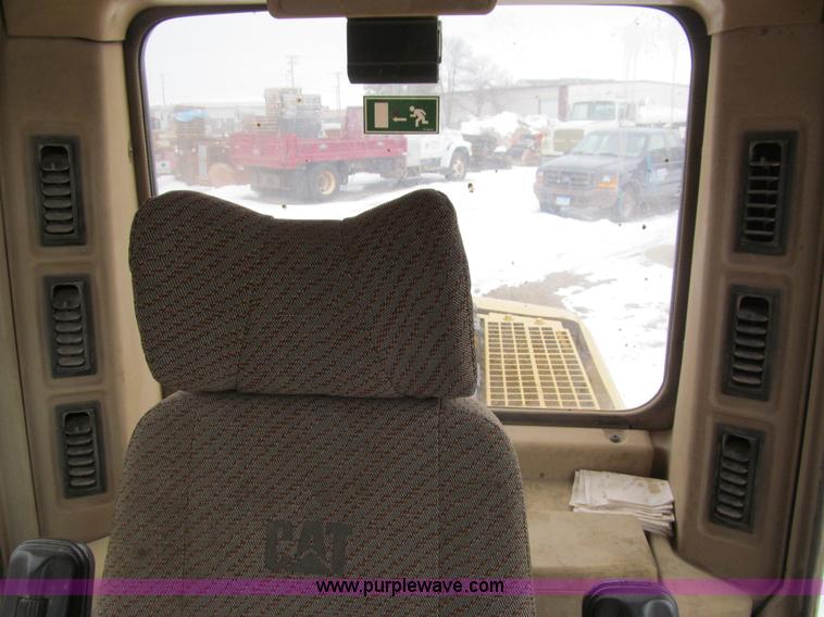 image for item I9817 1998 Caterpillar 311B excavator