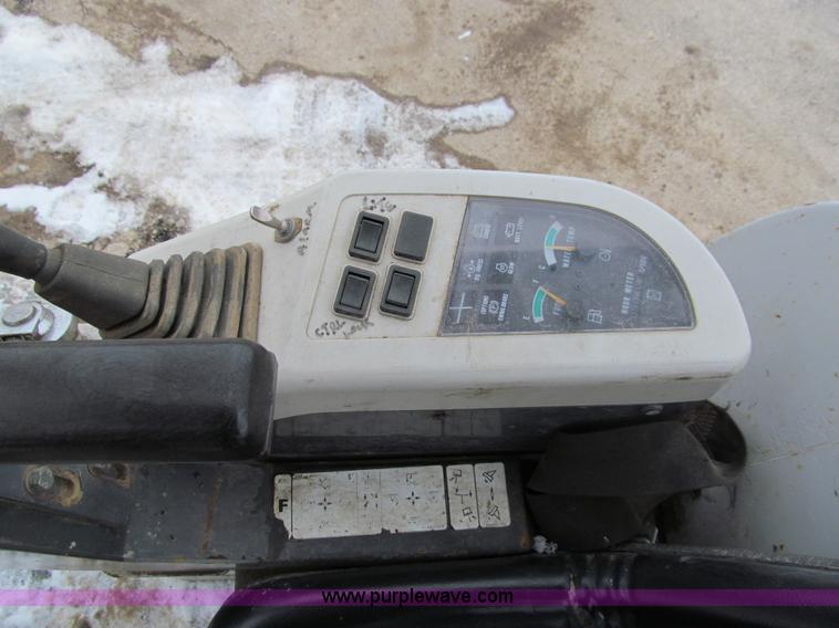 image for item I9818 1998 IHI 18J mini excavator