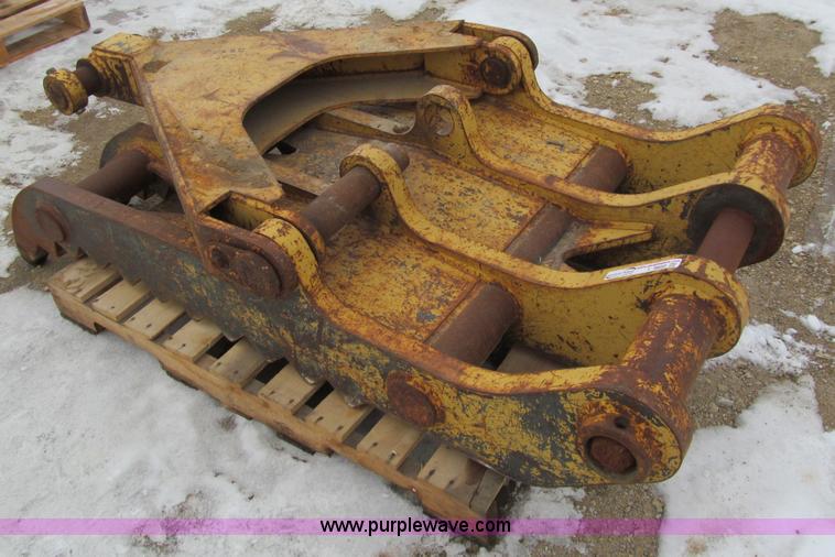 image for item I9822 Hydraulic excavator thumb attachment