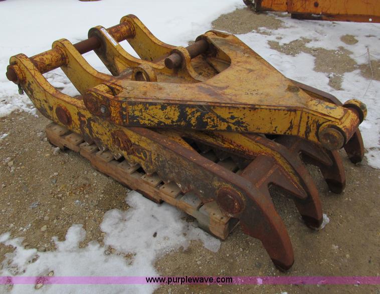 image for item I9822 Hydraulic excavator thumb attachment