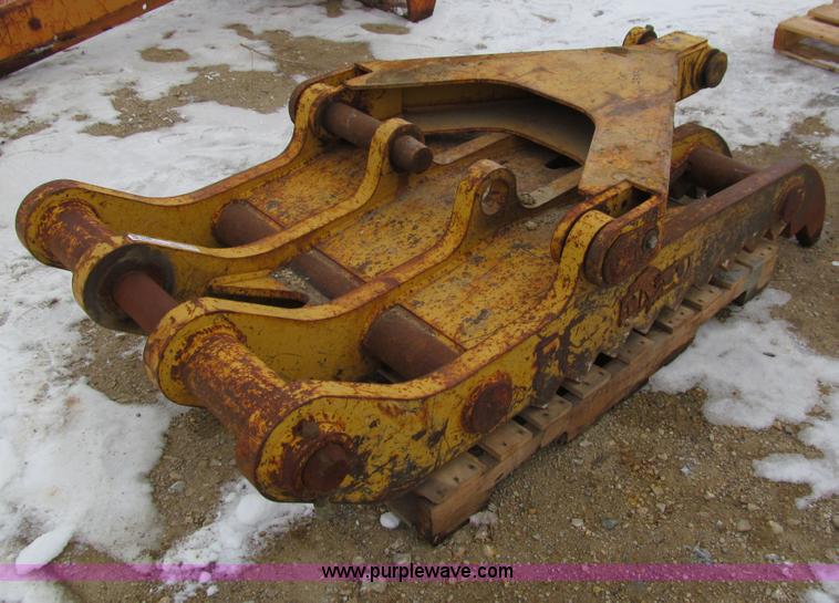 image for item I9822 Hydraulic excavator thumb attachment