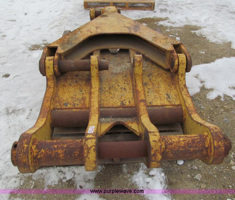 image for item I9822 Hydraulic excavator thumb attachment