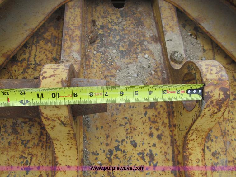 image for item I9822 Hydraulic excavator thumb attachment