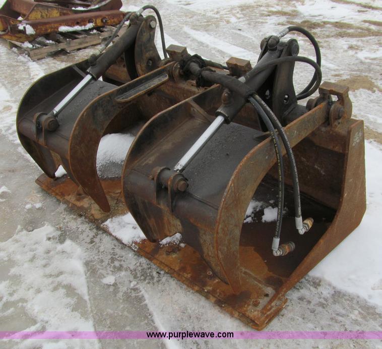 image for item I9827 Skid steer 60" grapple bucket