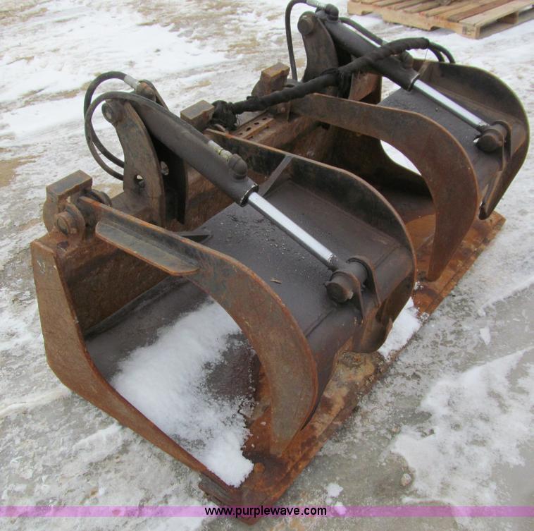 image for item I9827 Skid steer 60" grapple bucket